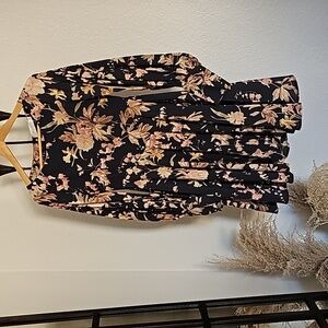 Flowy dress with long sleeve